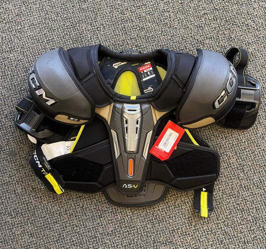 Men's Senior Medium CCM Tacks AS-V Shoulder Pads