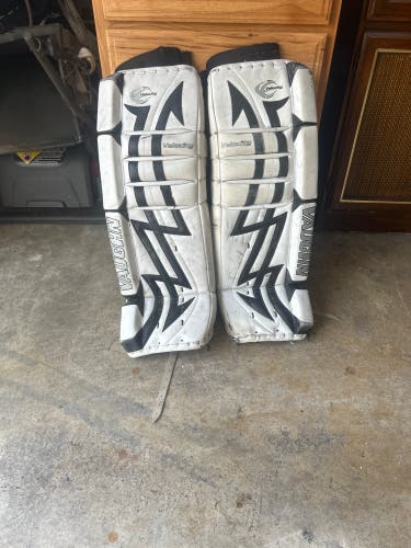 30" 2017 Vaughn Velocity 3 7300 Goalie Leg Pads (Used)