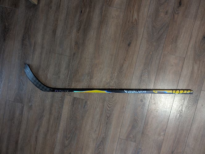 Youth Bauer Vapor Flylite Left Hand Hockey Stick 30 Flex Pro Stock