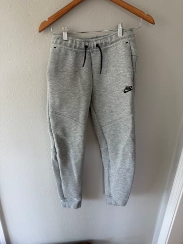 Nike- Gray Large Boys Nike Pants (Used)