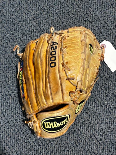 Brown Adult Wilson A2000 RH Baseball Glove 11.5" (Used)