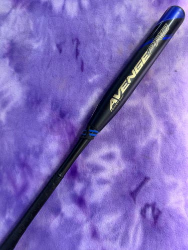 Black 2022 AXE Avenge Pro Composite Bat (-10) Composite 22 oz 32" (Used)