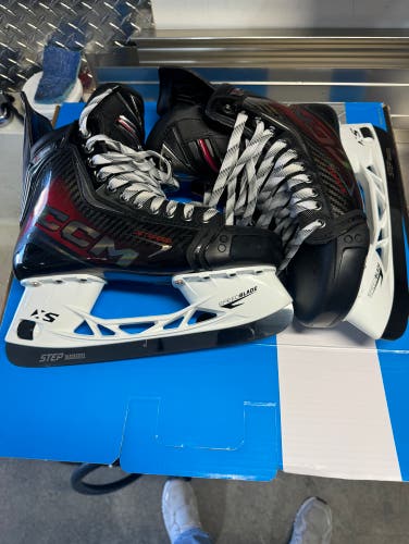CCM JetSpeed FT8 Pro Hockey Skates Wide Width 10 (New)
