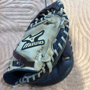 Mizuno World Win RH Catcher's Baseball Glove 34" (Used)