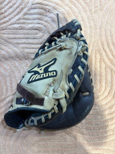 Mizuno World Win RH Catcher's Baseball Glove 34" (Used)