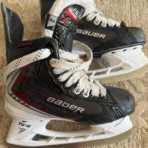 2025 Bauer Vapor Fly40 Hockey Skates  Size 2, Width EE (Used)
