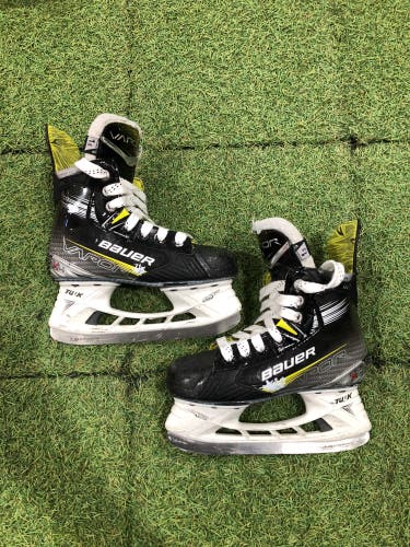 Junior Bauer Vapor X4 Hockey Skates Regular Width Size 1.5 (Used)