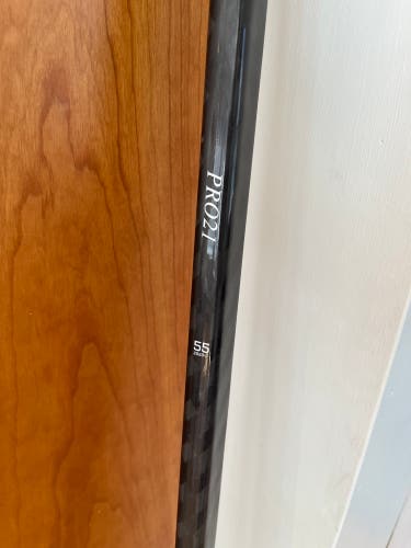 Pro Stock Hockey Stick 55 flex PRO 21 Intermediate Right Handed Hockey Stick 55 Flex (Used)