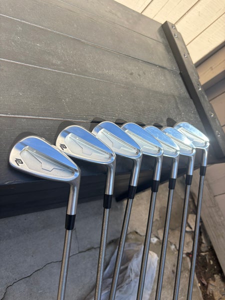 Men's 2025 702 CB Forged Right Handed Iron Set Stiff Flex Graphite Shaft (Used)