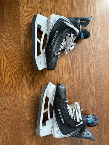 Black/White 2025 Bauer Vapor Flylite Hockey Skates Regular Width 8.5 (Used)