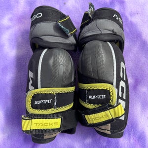 Junior Small CCM Tacks AS 580 Elbow Pads (Used)