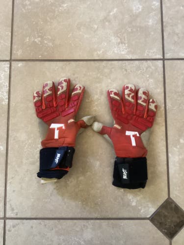 T1TAN Goalie Gloves