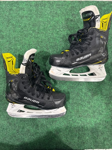 Intermediate Bauer Supreme M4 Hockey Skates (Fit 2) Size 4 (Used)