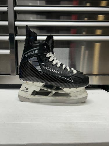 True Catalyst 9x4 Pro Hockey Skates Size 7 Pro Stock NHL (NEW) Holders (LIKE NEW)