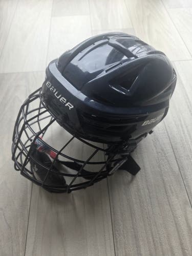 Small Bauer Re-Akt 155 Helmet (Used)