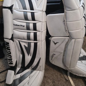 28" Vaughn Velocity 7260 Goalie Leg Pads (Used)