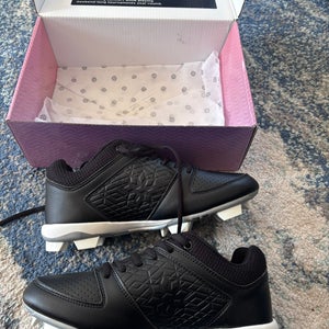 Black Women's Size W 8.5 -Low Top Molded softball Cleats (New)