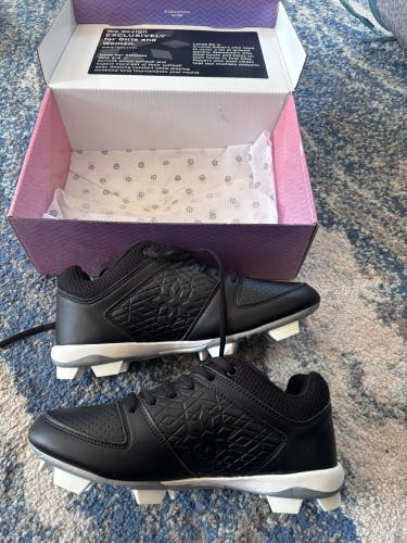 Black Women's Size W 8.5 -Low Top Molded softball Cleats (New)