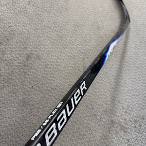 Senior Bauer Vapor Flylite Right Handed Hockey Stick P28 65 Flex (New)