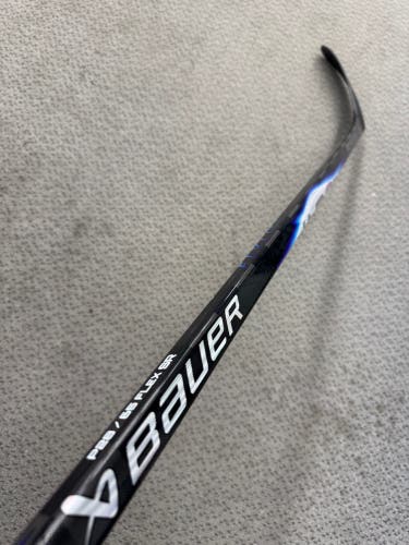 Senior Bauer Vapor Flylite Right Handed Hockey Stick P28 65 Flex (New)