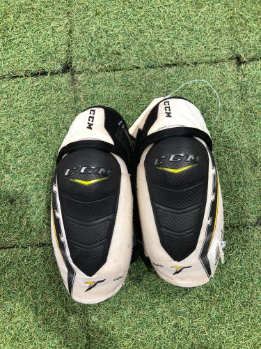 Senior Medium CCM Tacks 4052 Elbow Pads (Used)