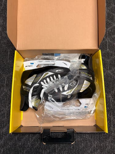 2022 True Catalyst 5 Hockey Skates Regular Width Size 4.5 (New)
