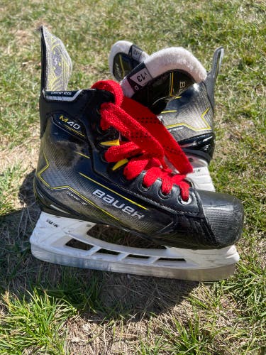 2024 Bauer Supreme M40 Hockey Skates 13 (Used)