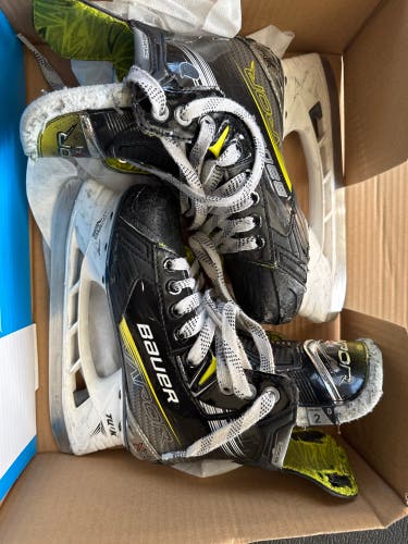 Bauer Vapor X4 Hockey Skates Regular Width Size 2 (Used)