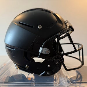 Adult Black Schutt F7 football helmet - Medium