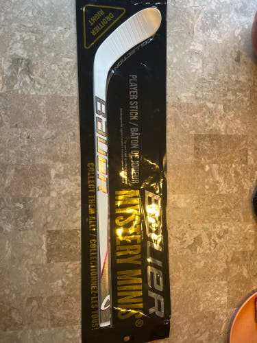 Youth Bauer Mystery Mini Right Handed Hockey Stick Less Than 30 Flex (New)