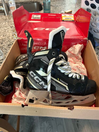 CCM Ccm tacks classic Hockey Skates Wide Width 6.5 (New)