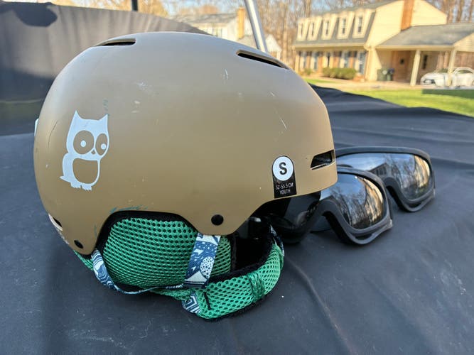 Unisex Small Giro Tilt Helmet (Used)