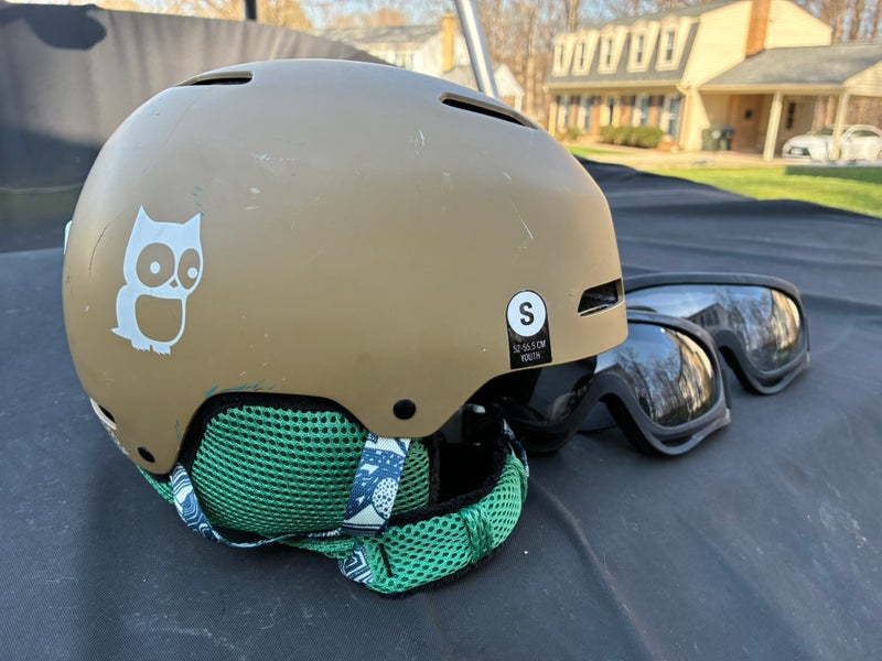 Unisex Small Giro Tilt Helmet (Used)