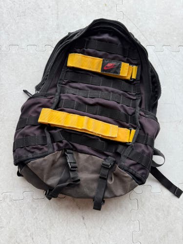 Black Adult Unisex Large/Extra Large Nike Backpack (Used)