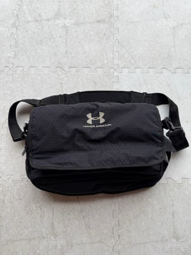 Black Adult Unisex Under Armour Coach's Bag (Used)