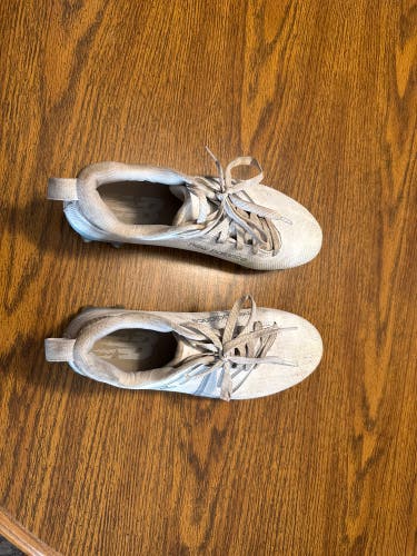 White Men's Size M 9.5 (W 10.5) Adult New Balance Freeze 4.0 Low Top Molded Cleats (Used)