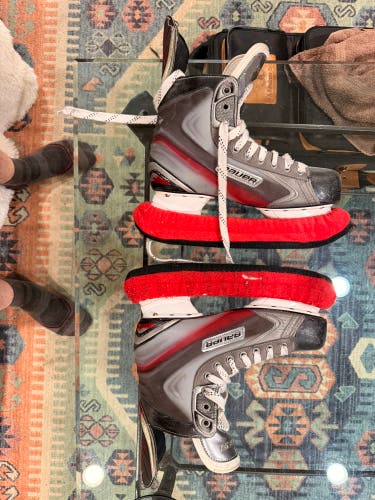2011 Bauer Vapor X6.0 Hockey Skates Regular Width 10.5 (Used)