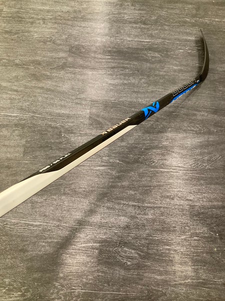 Intermediate Bauer Nexus E3 Hockey Stick | RH P88