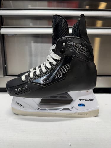 True Catalyst Pro Skate Size 6 Regular Width NHL Pro Stock (New)