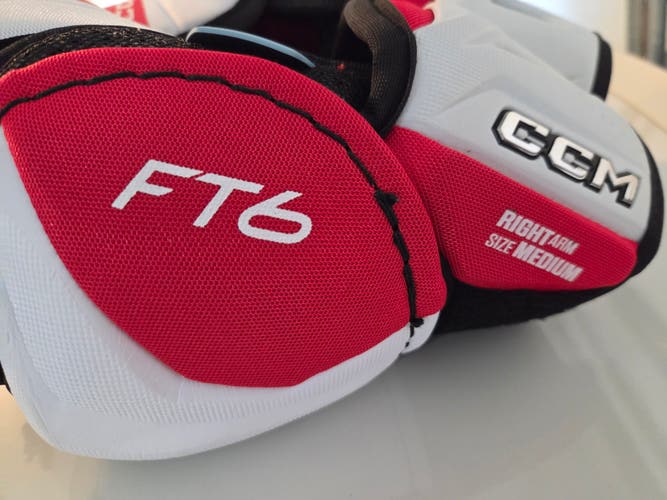 Senior Medium CCM JetSpeed FT6 Elbow Pads (Used)