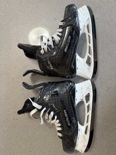 Black 2024 Bauer Supreme Mach Hockey Skates Size 4.5 (Used)