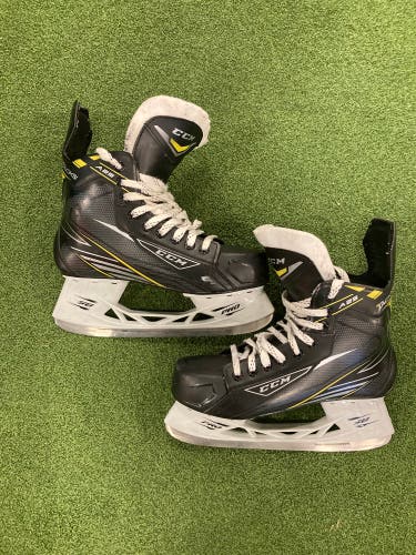 Senior CCM A25 Hockey Skates | Size 7