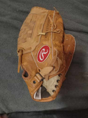 Rawlings RH Outfield Rbg28 Baseball Glove 13" (Used)