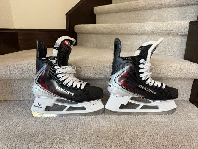 Black/White 2025 Bauer Vapor Fly40 Hockey Skates Regular Width 8 (Used)