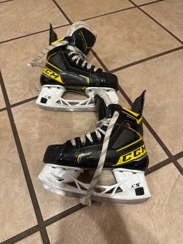 2020 CCM Super Tacks 9380 Hockey Skates Regular Width Size 2 (Used)