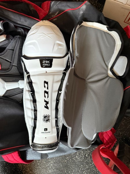 Senior CCM 21K 15" Shin Pads (Used)