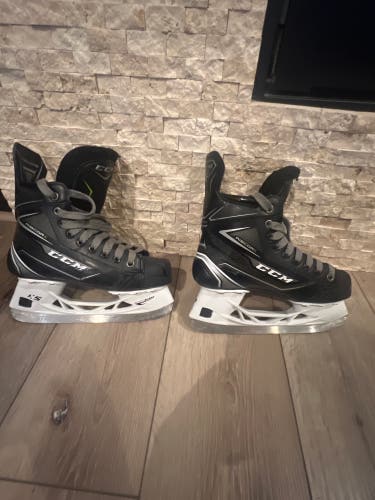 CCM Ribcor Maxx Pro Hockey Skates Regular Width Size 3.5 (Used)