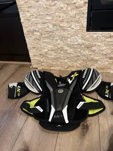 Extra Small / Small Senior Warrior ALPHA LX 20 Shoulder Pads (Used)