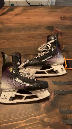 Black/Yellow 2023 Bauer Vapor Hyperlite 2 Hockey Skates 7 (Used) Check description