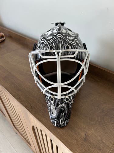 Senior Small/Medium Bauer profile 960 Goalie Mask (Used)